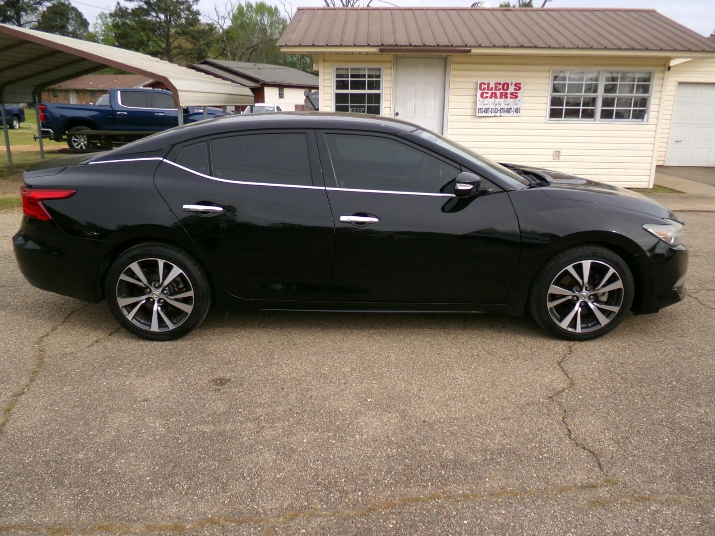 2017 Black /Black Nissan Maxima SV (1N4AA6AP0HC) with an 3.5L engine, automatic transmission, located at 401 First NE, Bearden, AR, 71720, (870) 687-3414, 33.726528, -92.611519 - Photo#26